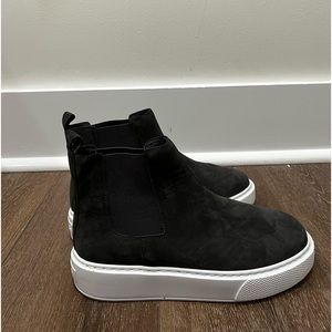 J/Slides Dani Platform Chelsea Boots Charcoal Grey Nubuck Leather. Women’s 6.5